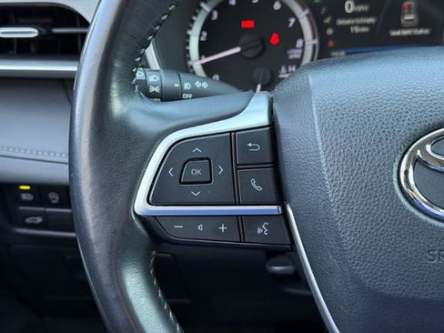 Used 2023 Toyota Highlander XLE AWD/4WD image 39