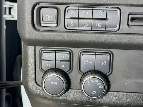 Used 2024 Chevrolet Tahoe Z71 w/ Luxury Package AWD/4WD image 12