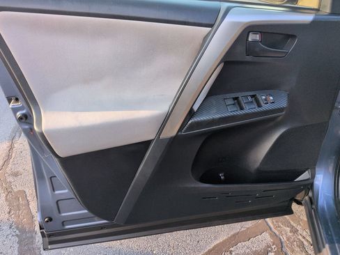 Used 2014 Toyota RAV4 LE FWD image 10