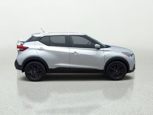 Used 2019 Nissan Kicks SV FWD image 8