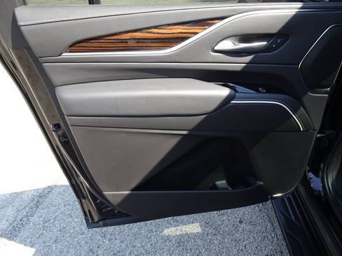 Certified 2024 Cadillac Escalade ESV Premium Luxury AWD/4WD image 15