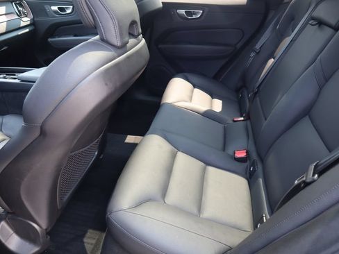 Used 2023 Volvo XC60 B5 Plus w/ Climate Package AWD/4WD image 19