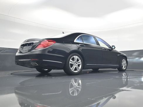 Used 2017 Mercedes-Benz S 550 4MATIC Sedan image 23