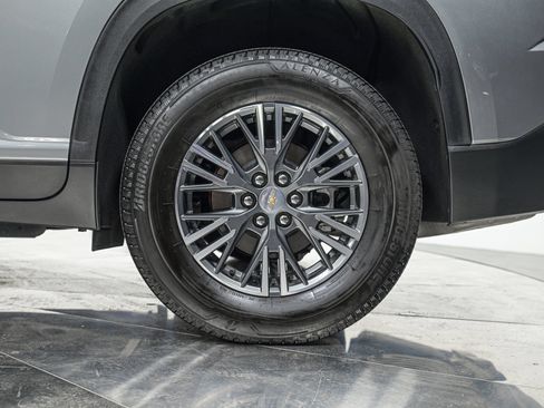 Used 2024 Chevrolet Traverse LS FWD image 3