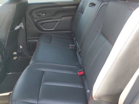 Used 2021 Nissan Titan PRO-4X w/ Pro-4x Convenience Package AWD/4WD image 13