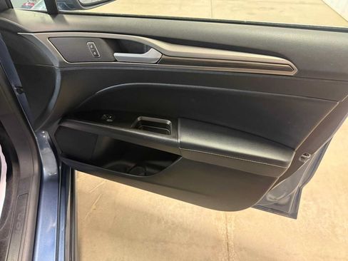 Used 2018 Ford Fusion SE w/ Fusion SE Technology Package FWD image 28