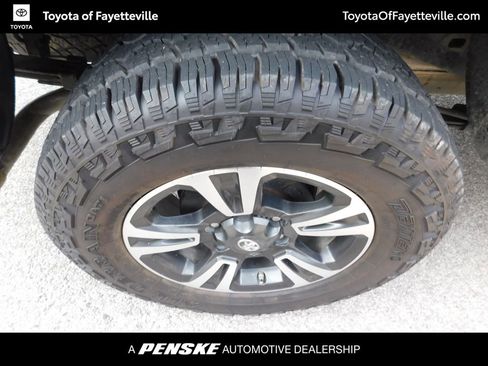 Used 2019 Toyota Tacoma TRD Sport w/ Technology Package image 7