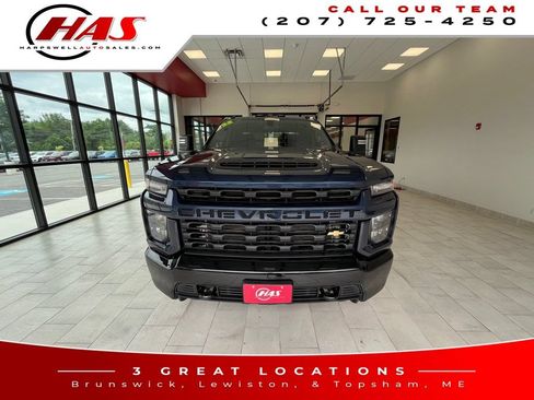 Used 2022 Chevrolet Silverado 2500 Custom w/ Custom Convenience Package AWD/4WD image 9