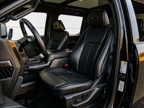 Used 2022 Ford F250 Lariat w/ Black Appearance Package image 35