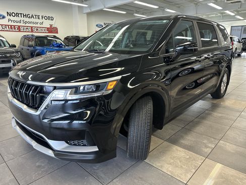 Used 2022 Kia Carnival LX image 16