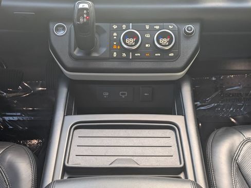 Used 2020 Land Rover Defender 110 HSE AWD/4WD image 19