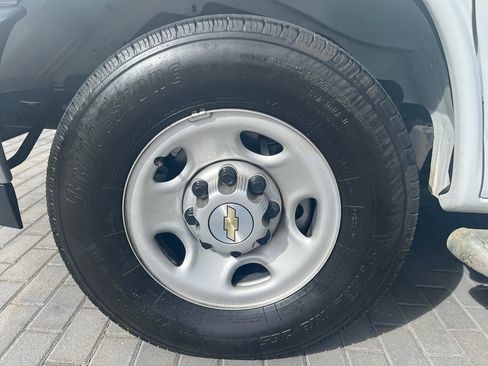 Used 2023 Chevrolet Express 2500 w/ Driver Convenience Package image 12