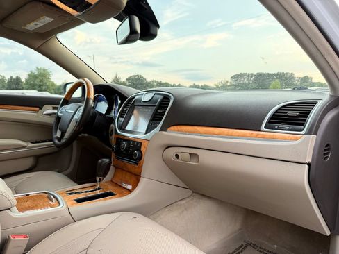 Used 2014 Chrysler 300 C RWD image 32