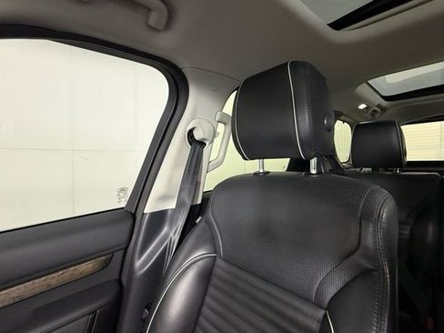 Certified 2017 Land Rover Discovery HSE image 20