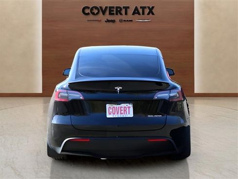 Used 2023 Tesla Model Y Performance image 4