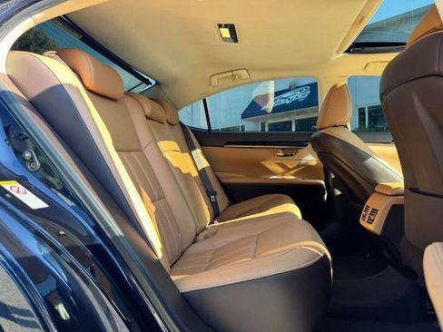 Used 2016 Lexus ES 350 w/ Luxury Package w/Wood Trim FWD image 24