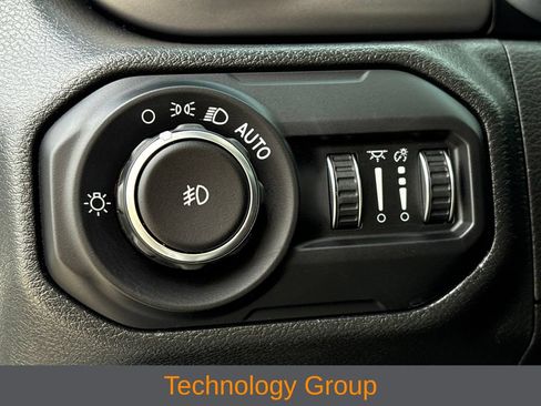 Used 2022 Jeep Wrangler Unlimited Sport AWD/4WD image 8