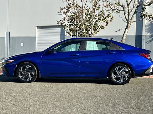 Used 2025 Hyundai Elantra Limited image 7