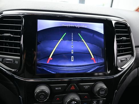 Used 2020 Jeep Grand Cherokee Altitude RWD image 21