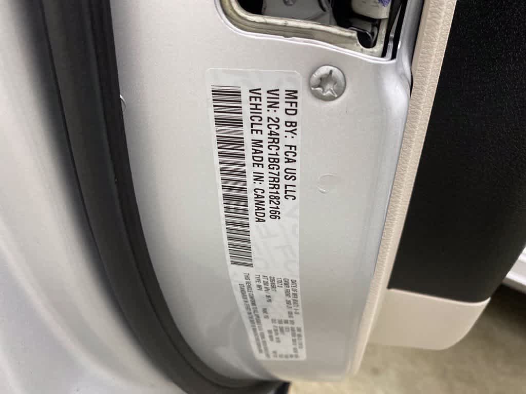 Used 2024 Chrysler Pacifica Touring-L FWD image 29
