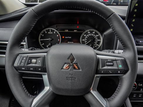 New 2025 Mitsubishi Outlander image 24