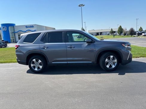 Used 2025 Honda Pilot EX-L image 2