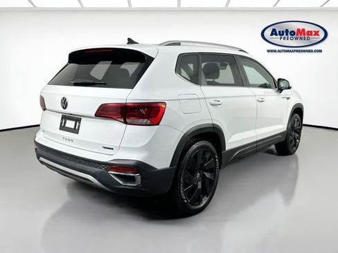Used 2024 Volkswagen Taos SE image 2