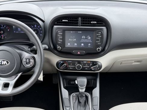 Used 2020 Kia Soul LX FWD image 14