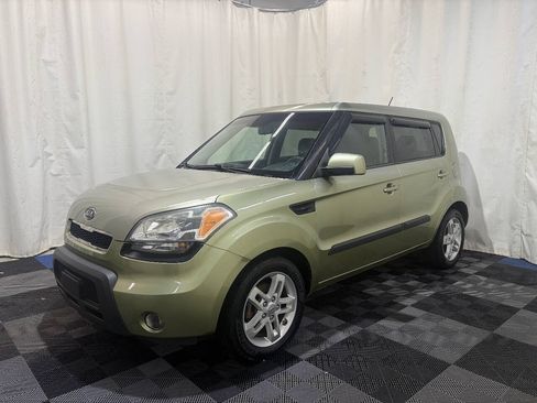 Used 2011 Kia Soul + w/ Audio Pkg FWD image 2