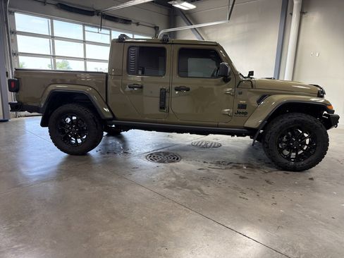 Used 2025 Jeep Gladiator Sport AWD/4WD image 8