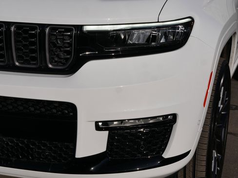 Used 2025 Jeep Grand Cherokee L Summit image 16