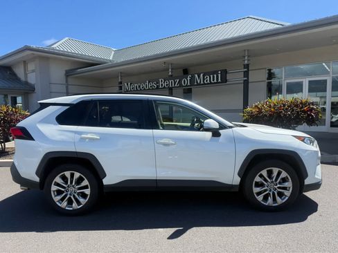 Used 2021 Toyota RAV4 XLE Premium FWD image 4