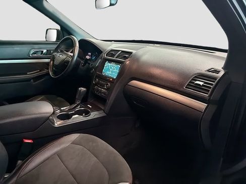 Used 2018 Ford Explorer XLT w/ Equipment Group 202A image 29