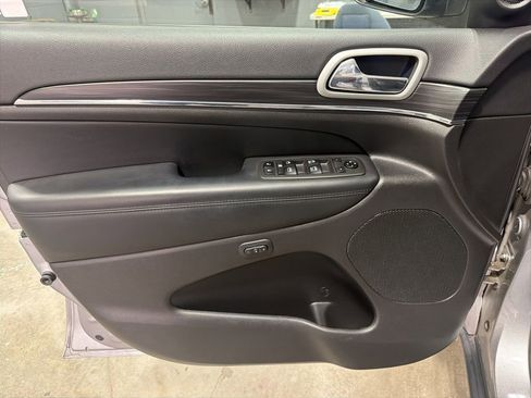 Used 2021 Jeep Grand Cherokee Limited w/ Luxury Group II image 12