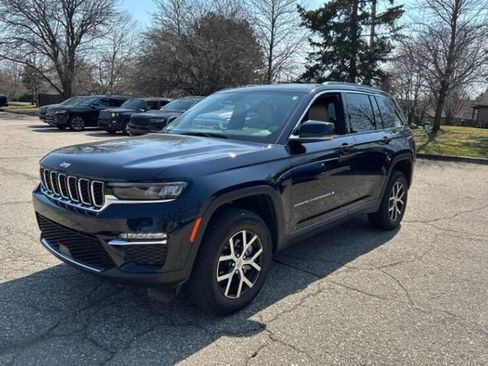 Used 2024 Jeep Grand Cherokee Limited image 1