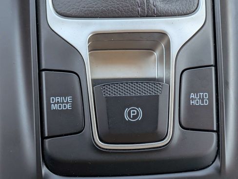 Used 2022 Kia Carnival LX FWD image 29