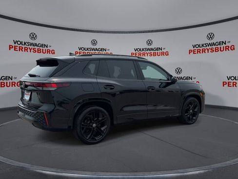 Certified 2025 Volkswagen Tiguan SE R-Line FWD image 8