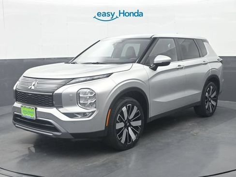 Used 2025 Mitsubishi Outlander SE AWD/4WD image 3