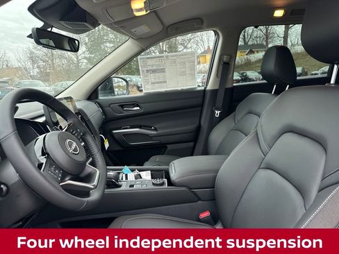 New 2025 Nissan Pathfinder SL image 17