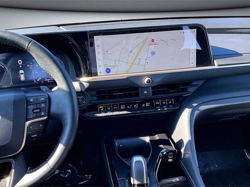 Used 2025 Toyota Crown Signia image 9