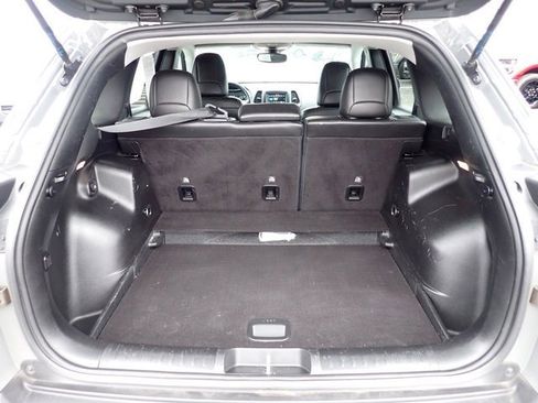 Used 2021 Jeep Cherokee Latitude Plus w/ Mopar Interior Package image 7