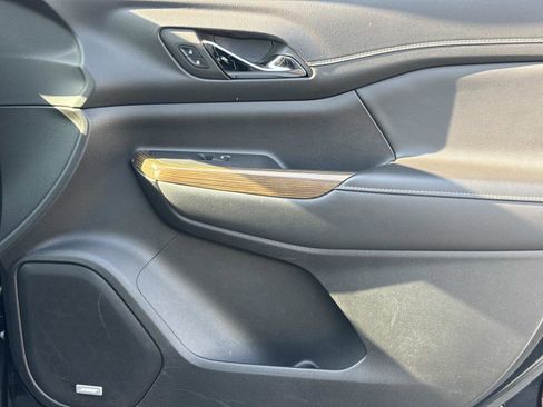 Used 2022 GMC Acadia SLE w/ Driver Convenience Package image 18