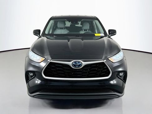 Used 2020 Toyota Highlander LE AWD/4WD image 2