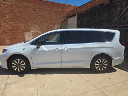 Used 2024 Chrysler Pacifica Limited