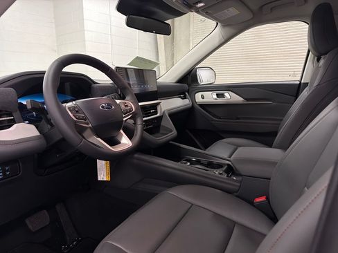 New 2026 Ford Explorer Active w/ Active Comfort Package RWD image 7