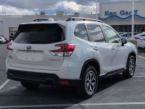 Used 2022 Subaru Forester Premium image 3
