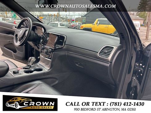 Used 2020 Jeep Grand Cherokee Limited AWD/4WD image 23