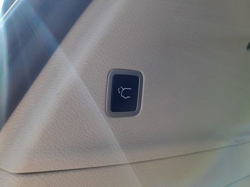 Used 2023 Chrysler Pacifica Touring-L FWD image 60