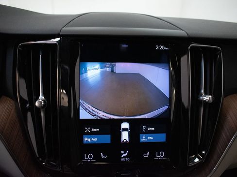 Used 2021 Volvo XC60 T5 Momentum w/ Protection Package Premier AWD/4WD image 16