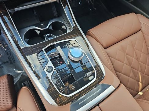 Used 2025 BMW X7 xDrive40i w/ M Sport Package image 27